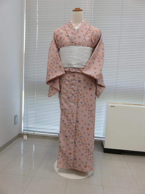 授業4-07和服造形長襦袢と長着の着装.JPG