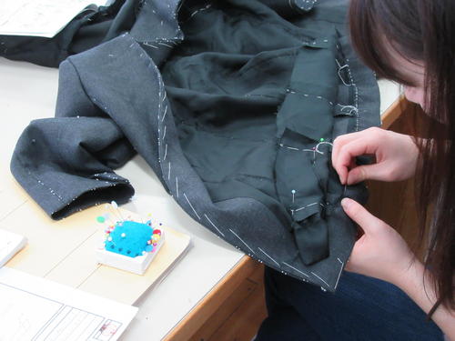 授業1-09洋服造形ジャケットの製作.JPG