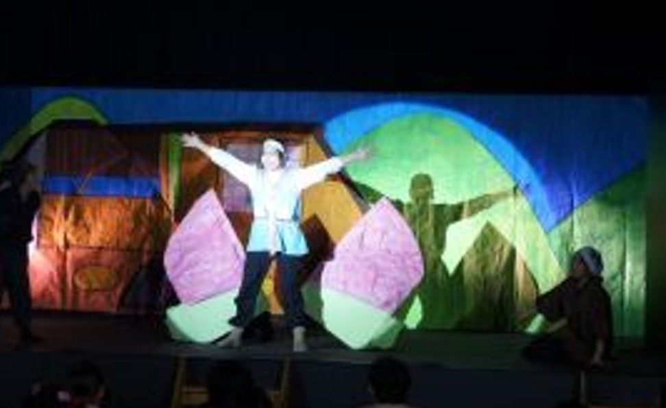 ６年度上演の「ももたろう」.jpg