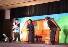 ７年度上演の「ももたろう」.jpg